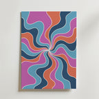 Bozetto Wavy Vortex Poster har virvlande vågiga linjer i blått, teal, lila och orange som strålar ut från mitten för en hypnotisk effekt - ett iögonfallande färgstark väggdekor för djärva, moderna stilälskare.