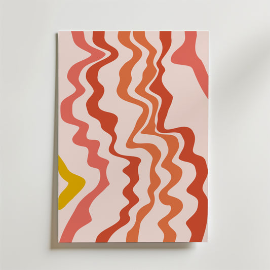 Postern Coral Waves från Bozetto visar ett livfullt korallvågsmönster i rött, rosa, orange och gult på en ljus bakgrund - perfekt för färgglada interiörer och effektfullt när den sätts upp på en vit vägg.