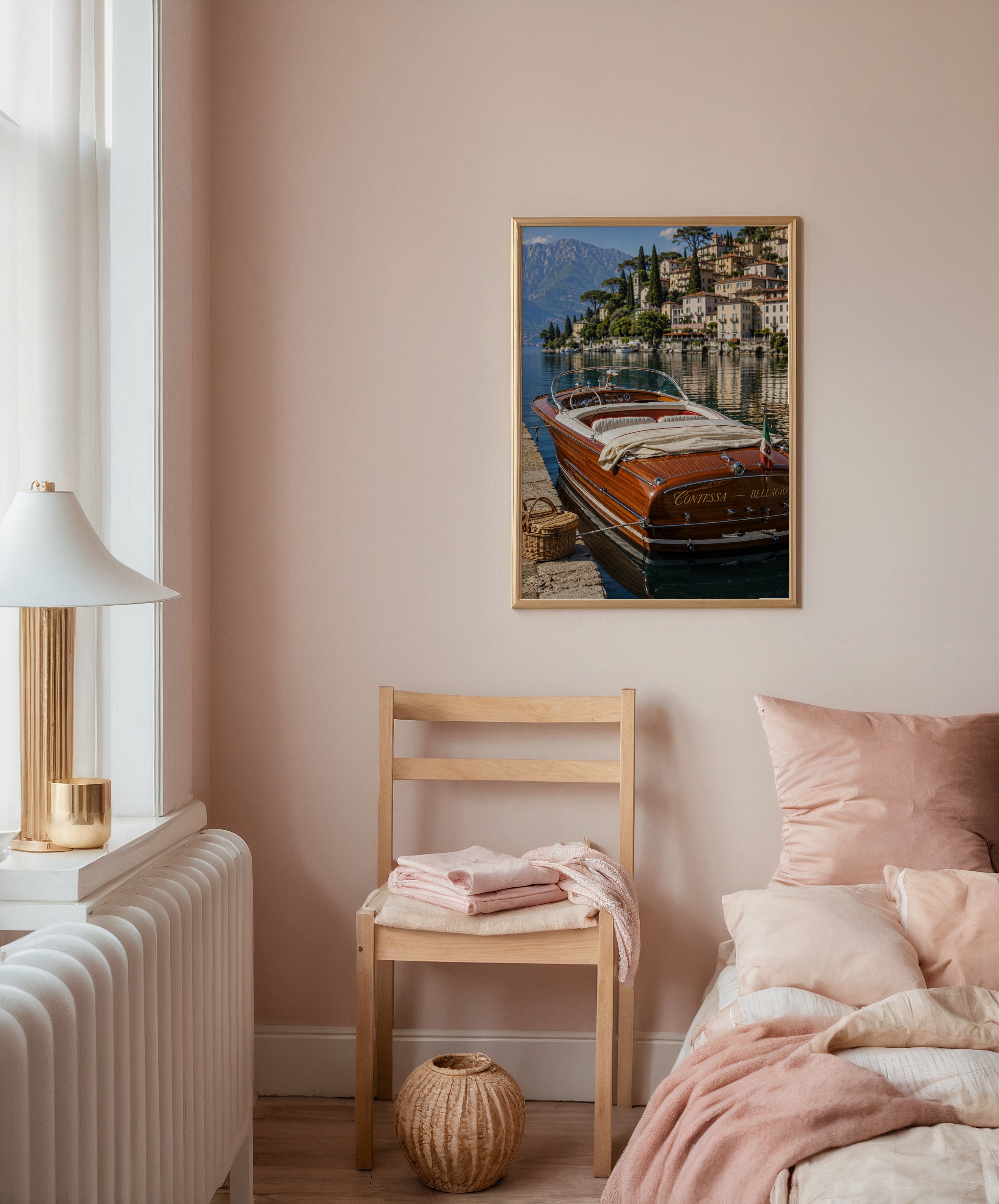 Marco Ricci Contessa at Bellagio Poster – klassisk ångbåt vid stranden i Bellagio vid Comosjön