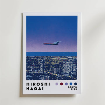 Bozetto Hiroshi Nagai Twilight Flight Poster visar en retro, minimalistisk stadsbild på natten, med ett flygplan ovanför upplysta byggnader och 