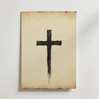 Silent Amen Poster by Bozetto föreställer ett svart, grovt borstat kors på gammalt, gulnat premiumpapper med blekta, fläckiga kanter och en lyxig matt finish, mot en vit bakgrund.