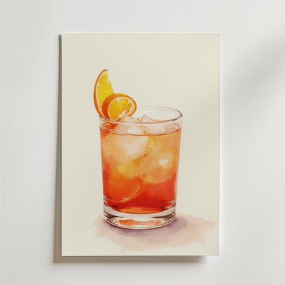 Bozetto Orange Cocktail Drink Poster visar ett glas orangeröd cocktail med is och en apelsinskiva på en enfärgad offwhite bakgrund, tryckt på premiumpapper för en lyxigt matt yta.