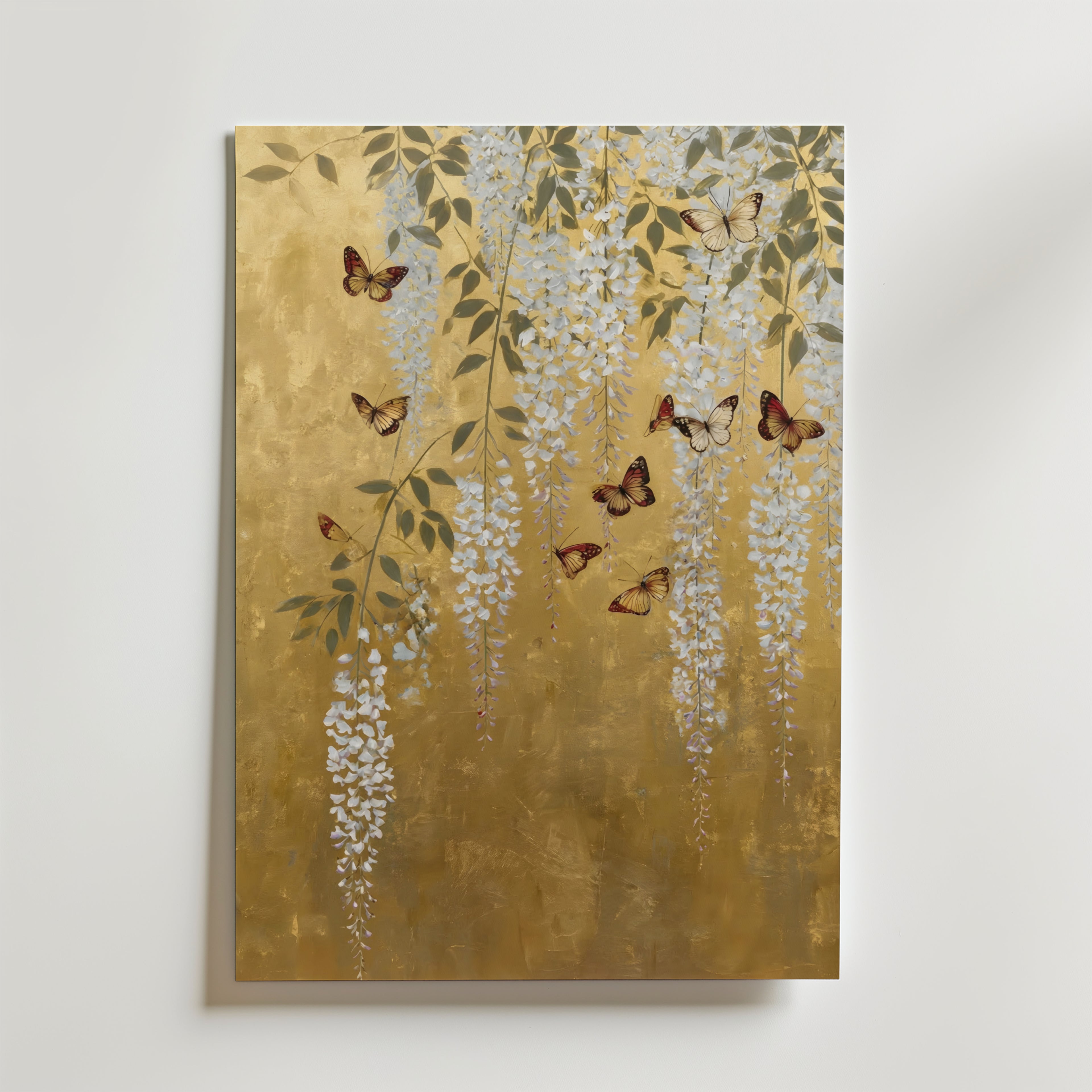 Golden Wisteria Butterflies Poster – En elegant och drömsk poster där hängande blåregnsblommor breder ut sig mot en