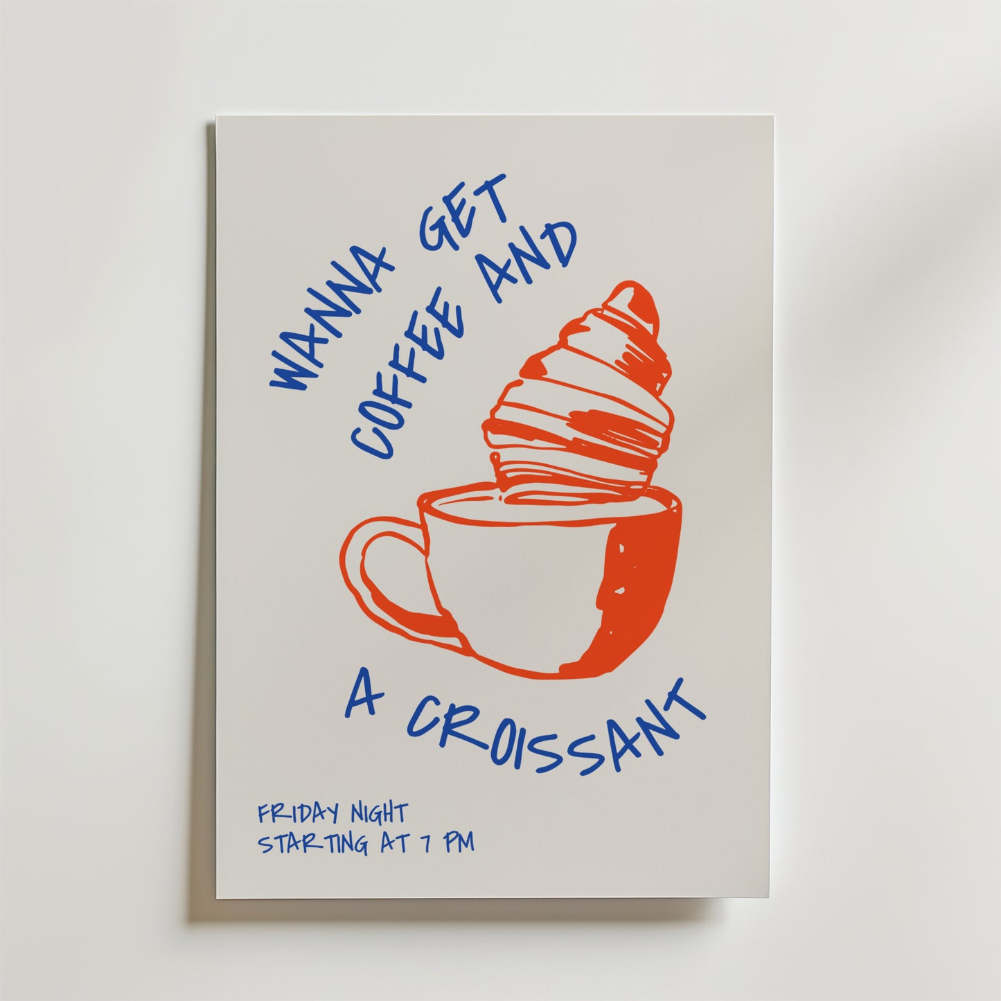 Get Coffee And Croissant Poster by Bozetto föreställer en kaffekopp med en croissant och texten "WANNA GET COFFEE AND A CROISSANT". En perfekt kökstavla eller brunchkonst att bjuda in vännerna till - fredag kväll från 19.00.