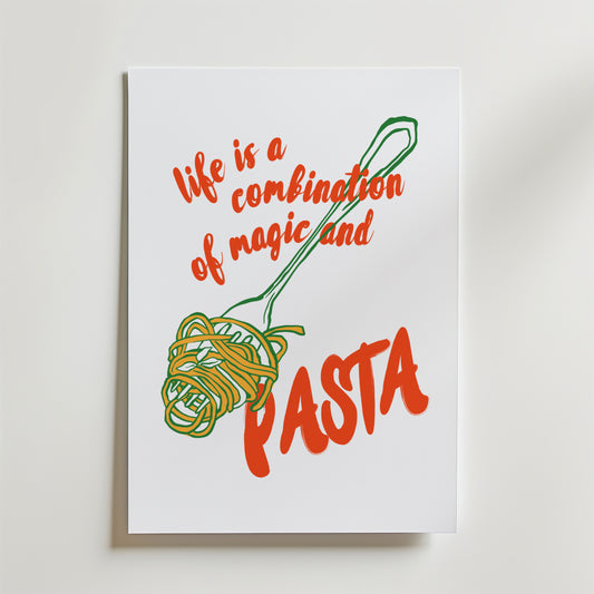 Bozetto Life Is Magic And Pasta Poster har en röd och orange text med en grön konturteckning av en gaffel som snurrar spaghetti - perfekt för restauranginredning eller köksinteriörer.