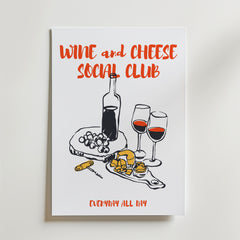 Bozetto Social Club Poster med texten "Wine and Cheese Social Club" och "Everyday All Day". Perfekt köksposter med illustration av vinflaska, vinglas, ostbricka, druvor och korkskruv.