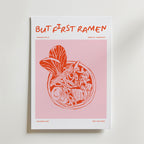 The First Ramen Poster by Bozetto visar "BUT FIRST RAMEN" med en orange och vit nudelskål på rosa, märkt "Poster No.01", "Berlin, Germany" och "Modern Art" - perfekt för matkonstfans eller snygg köksinredning.