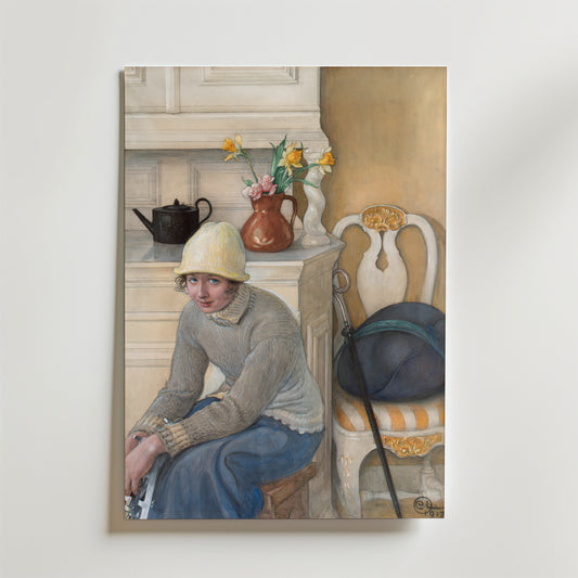 En kvinna i gul mössa och grå tröja sitter vid ett vitt skåp med tekanna och blommor, hennes nostalgiska pose påminner om charmen i Bozetto Carl Larsson Flicka med skridskor Falun 1917 Poster.