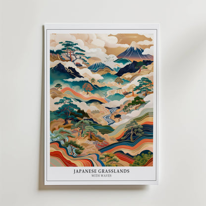 Bozetto Japanese Grassland Poster har ett inramat fototryck av ett japanskt landskap med färgglada vågor, pinjeträd, berg och moln i traditionell stil. Titeln "JAPANESE GRASSLANDS WITH WAVES" visas under bilden.