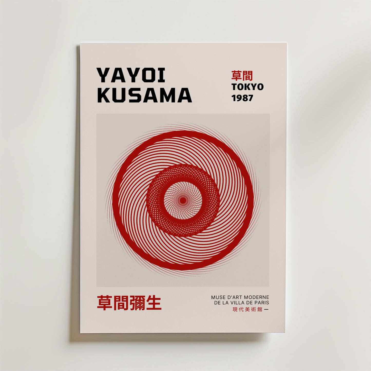 Yayoi Kusama Abstract No. 2 Poster från Bozetto har fet text, japanska tecken och en röd spiral på vit botten. Tryckt på FSC-certifierat premiumpapper med lyxigt matt yta. Från eventet "Tokyo 1987" på Musée d'Art Moderne, Paris.