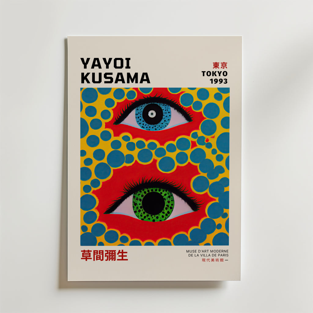 Yayoi Kusama Eye Poster från Bozetto föreställer två stiliserade ögon och färgglada prickar, med "Yayoi Kusama, Tokyo 1993" och japansk text, tryckt på FSC-certifierat premiumpapper för en levande finish av hög kvalitet.
