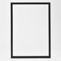 En stor, tom Canvas Träram Svart från Bozetto står upprätt mot en vit bakgrund. Den har rena, enkla linjer och ingen konst eller foto inuti.
