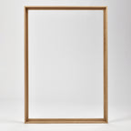 Bozetto Canvas Träram Ek är en enkel, tom tavelram i trä med en exklusiv träram, som står upprätt mot en vit bakgrund.