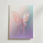 Bozetto Pastel Fairy Wings Poster har skimrande vingar och mjuka pastellfärger i rosa, lila och blått som ger en magisk, eterisk touch till alla vita väggar - perfekt för sagolik inredning.
