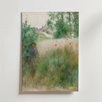 Bozetto Carl Larsson Vallmor 1884 Poster föreställer en ung pojke i en äng med vilda blommor, delvis dold av lövverk; detta mjuka akvarellprint framkallar svensk sommar lugn med pastellfärger och byhus bakom träden.