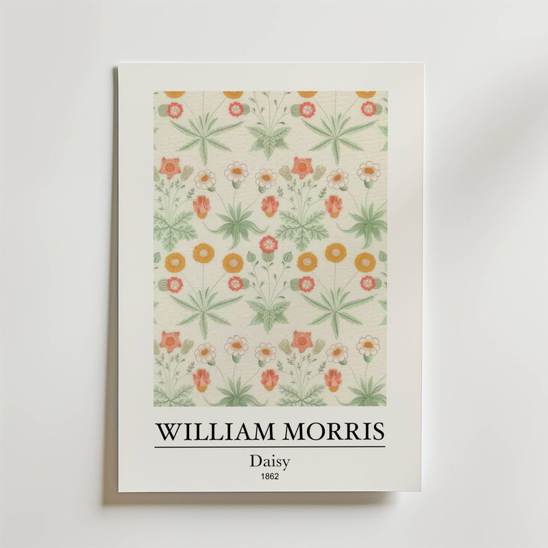 William Morris Daisy Poster från Bozetto föreställer ett blommigt mönster med röda, gula och vita blommor samt gröna blad, med "WILLIAM MORRIS, Daisy, 1862" under - en hyllning till tidlös skönhet i design.