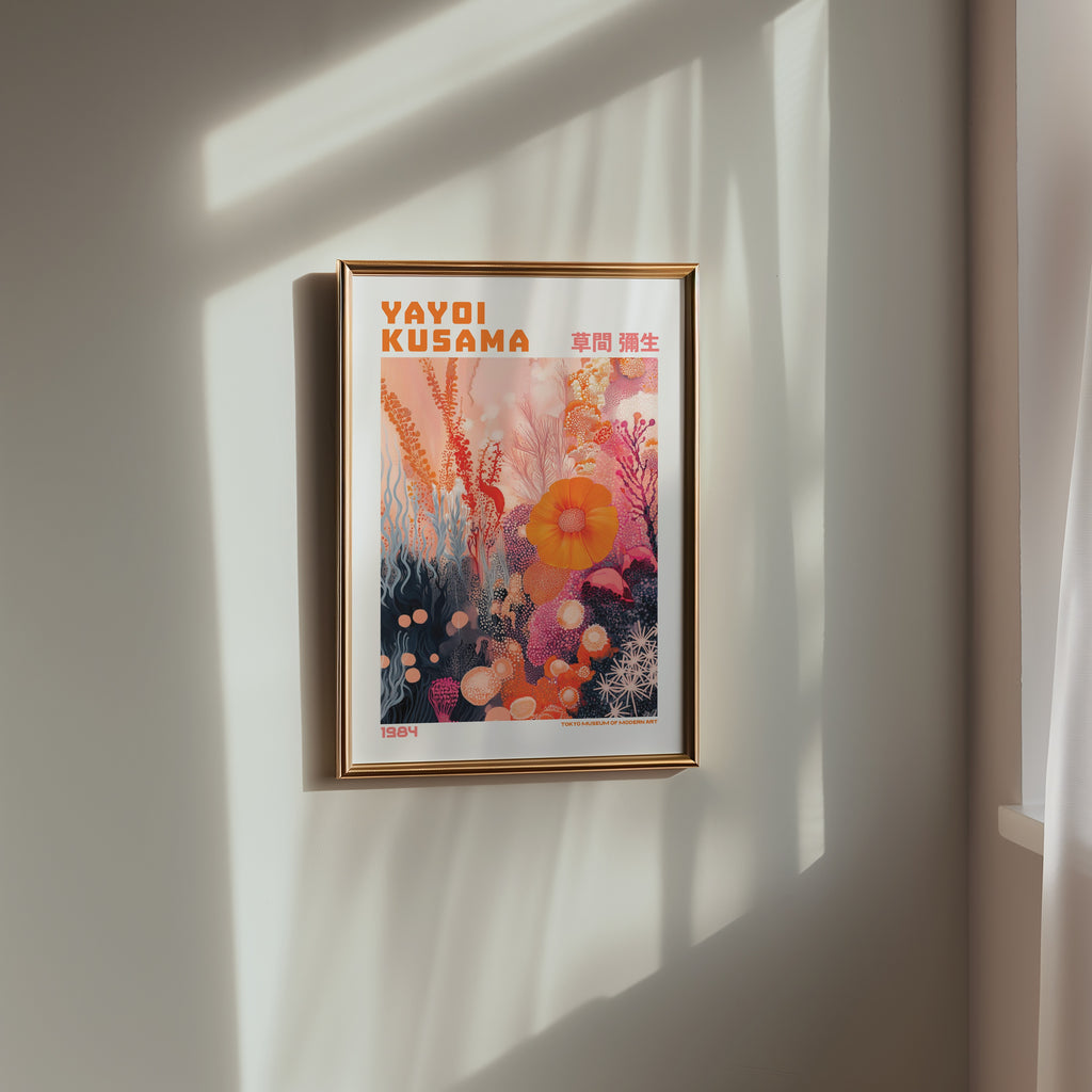 Yayoi Kusama Coral Bloom Reverie poster i modern inredning – Bozetto
