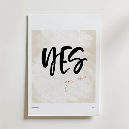 Yes You Can Poster by Bozetto har en djärv svart och kursiv orange text på en beige och vit texturerad bakgrund, vilket skapar en minimalistisk, inspirerande konst som är perfekt som motiverande väggdekor.