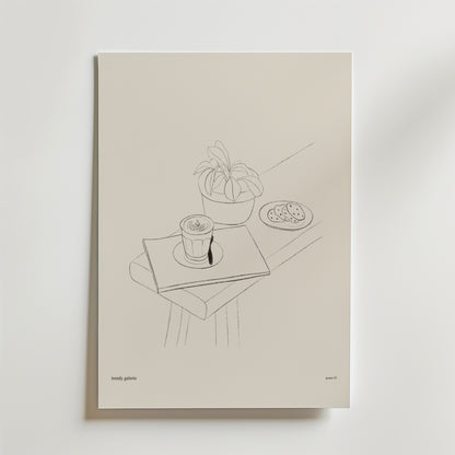 Soft Mornings Poster by Bozetto har en minimalistisk linjeteckning av ett bord med kaffe på en bok, en krukväxt och kakor. Det här eleganta konstverket ger lugn till alla utrymmen med sin ljusa bakgrund.
