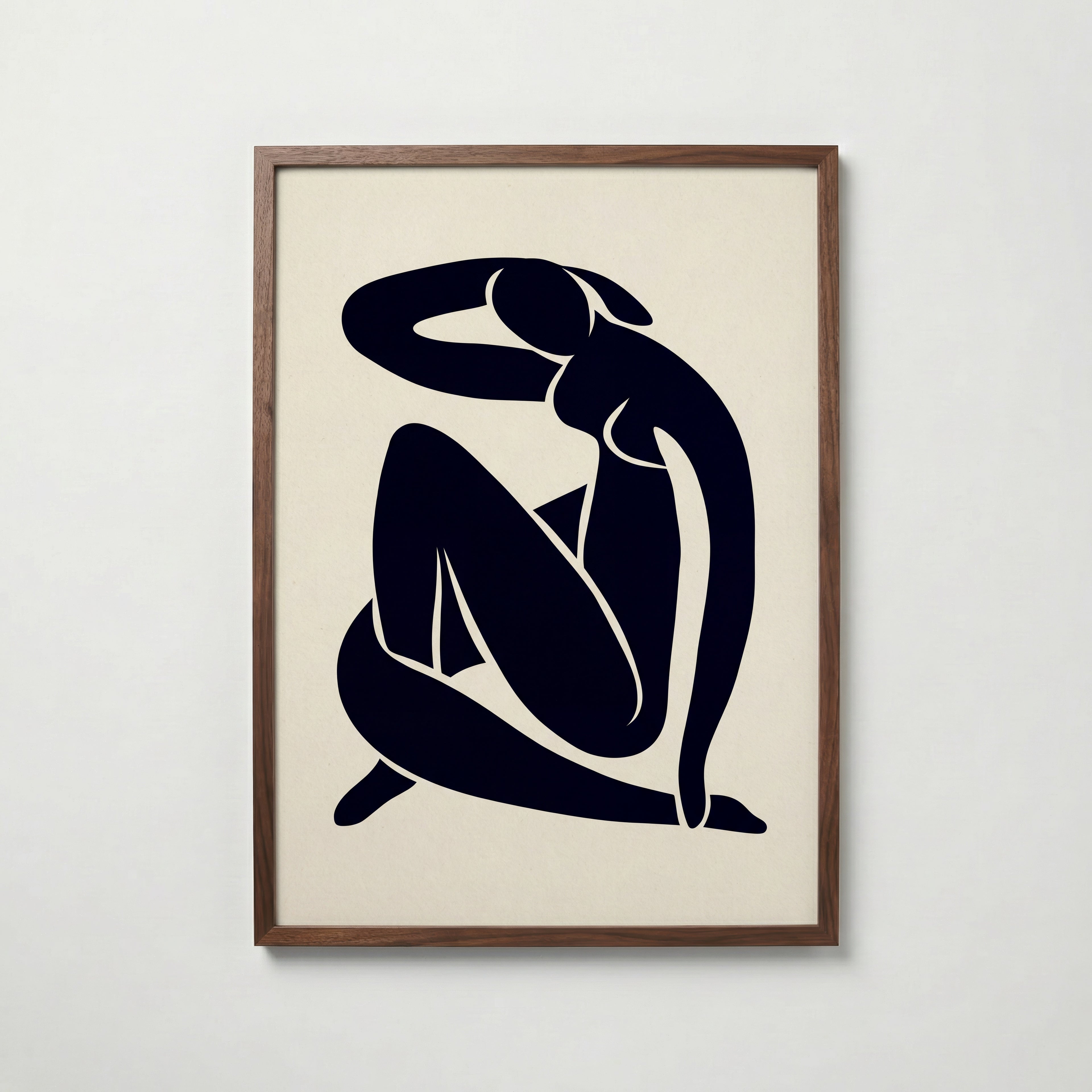 Quiet Embrace i valnötsram, abstrakt figurkonst i svartblått, poster från Bozetto
