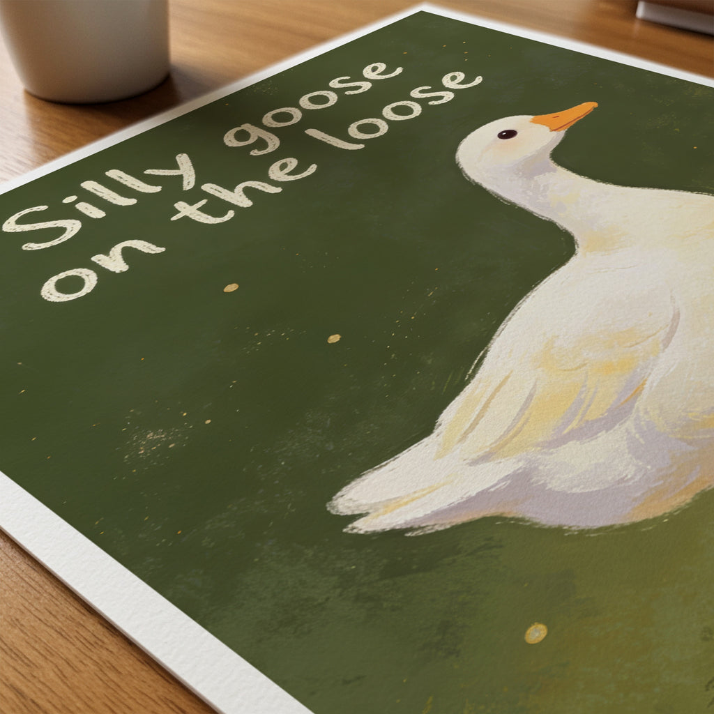 Silly Goose affisch liggande på skrivbord – Bozetto konsttryck i hög kvalitet
