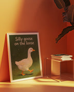 Silly Goose affisch i stilfull rumsmiljö – Bozetto poster i hög kvalitet